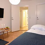 Park 2- Charming 1-bdr Close To Metro Apartment