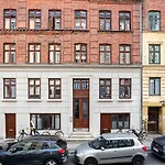 Park 2- Charming 1-bdr Close To Metro Apartment *