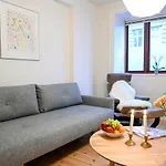 Park 2- Charming 1-bdr Close To Metro *
