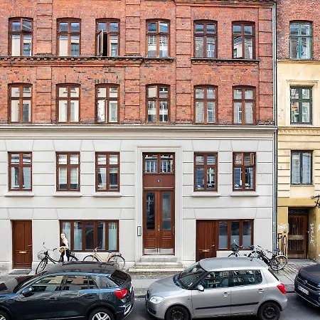 Park 2- Charming 1-bdr Close To Metro Apartment *