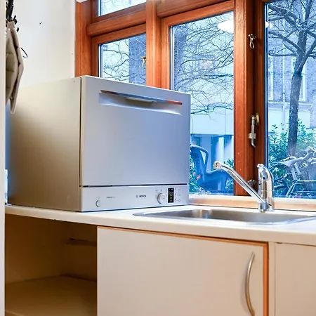 Sanders Park 2- Charming 1-bdr Close To Metro