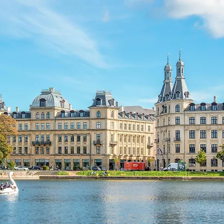 Park 2- Charming 1-bdr Close To Metro Daire