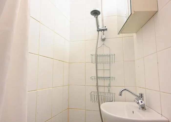 Daire Park 2- Charming 1-bdr Close To Metro *